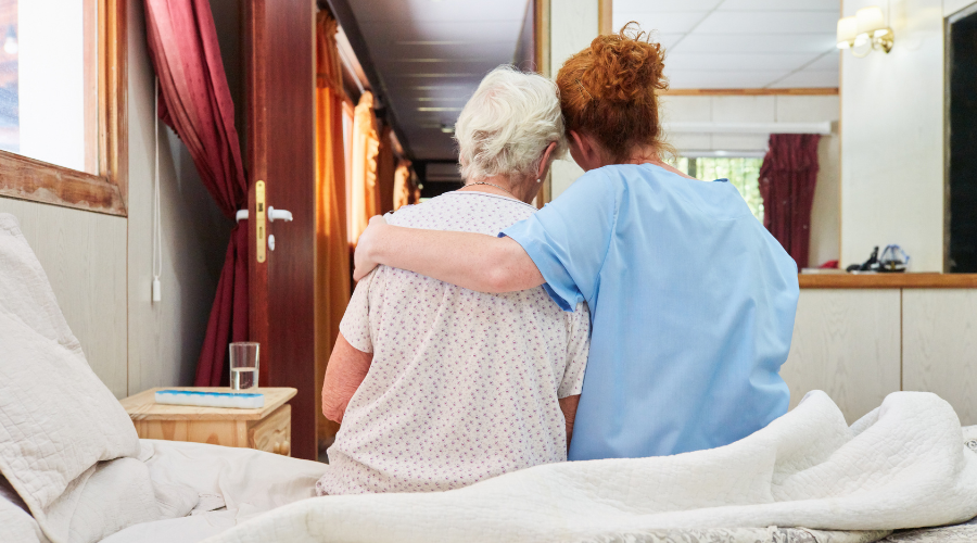 Työvoimakoulutuksella hoiva-avustajaksi